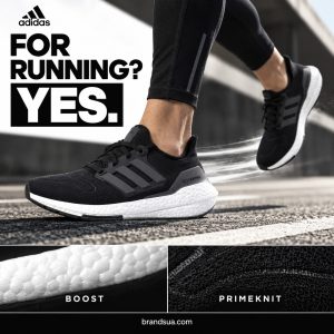 Adidas UltraBoost 22 'Black White' GX3062 — Direct question answered with real running action and confirmed components.