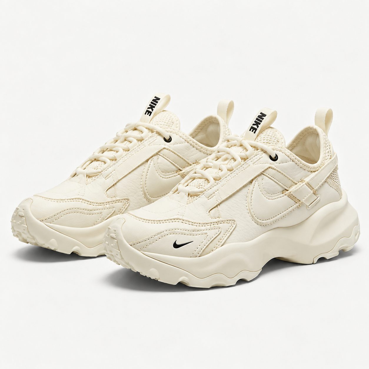 Nike Women's TC 7900 Sneakers DD9682-100 — Product view