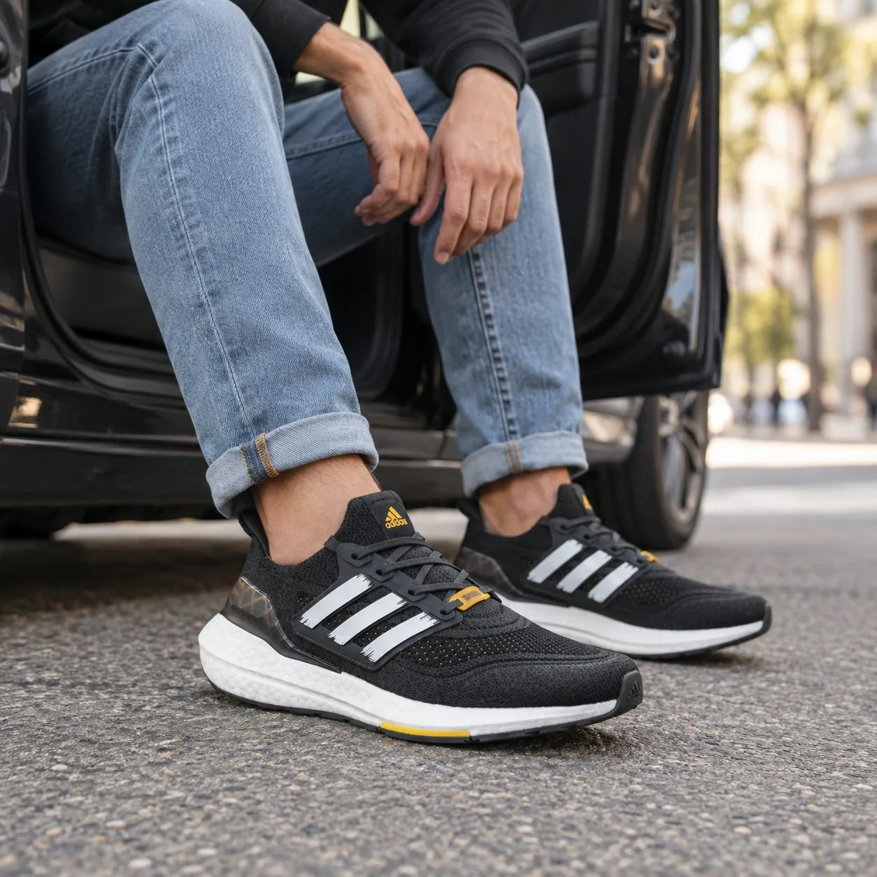 ADIDAS ULTRABOOST 21 HK CITY PACK GW5838 — Size: 45-1-3
