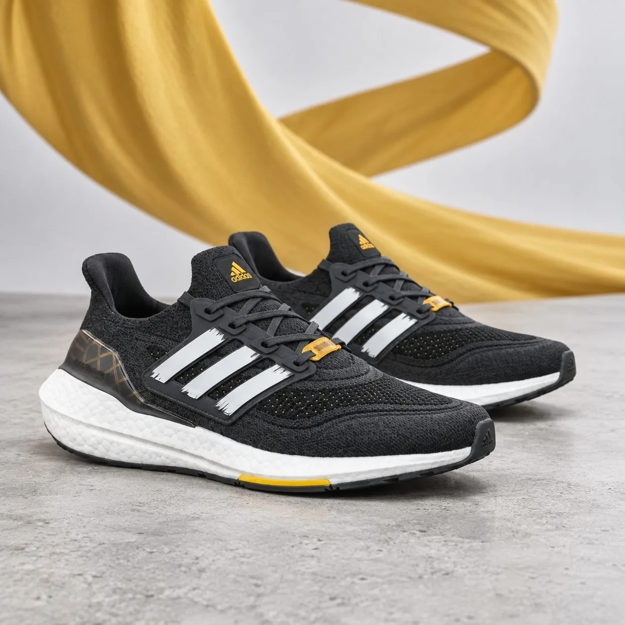 ADIDAS ULTRABOOST 21 HK CITY PACK GW5838 — Size: 46