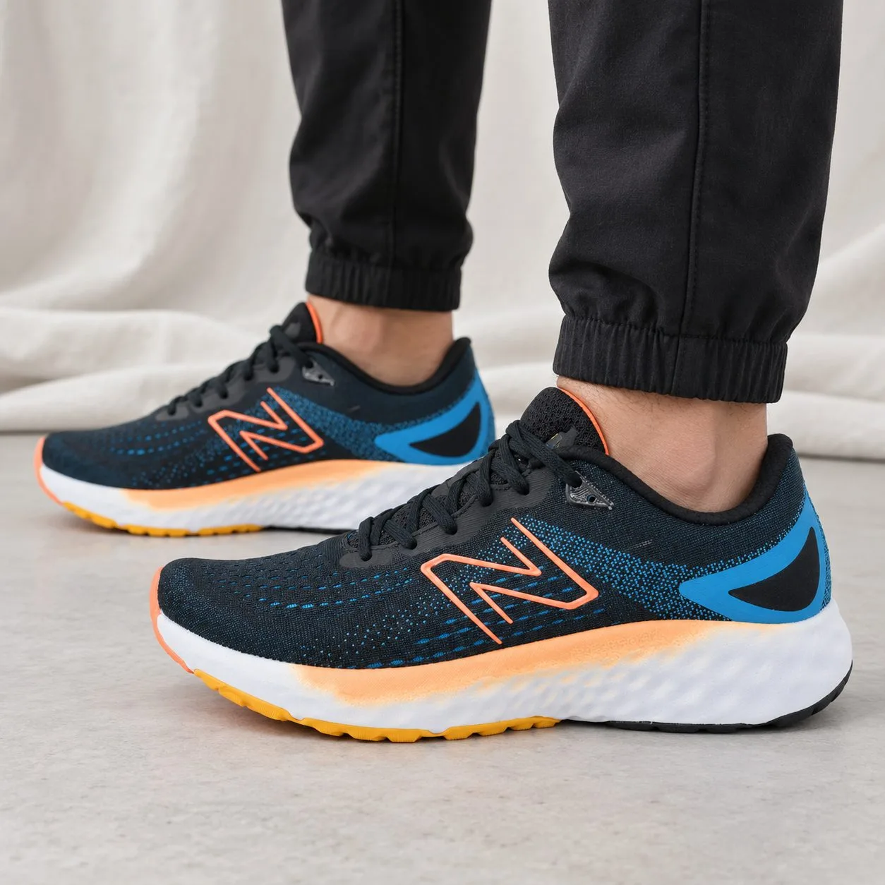 New Balance Fresh Foam Evoz v2 — Size: 43