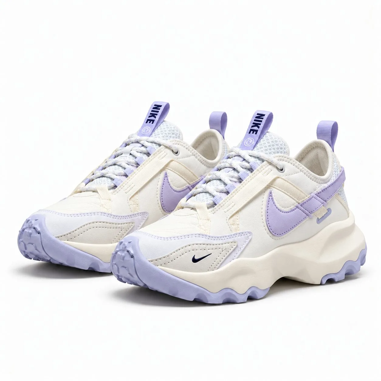 Nike (Women's) TC 7900 Premium Summit FD0385-121 — Product view