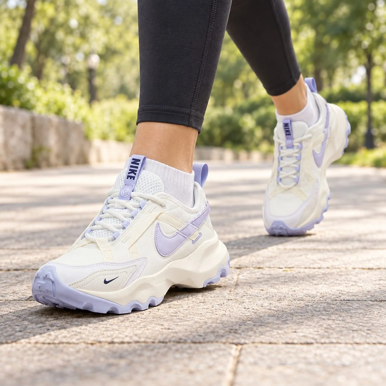 Nike (Women's) TC 7900 Premium Summit FD0385-121 — Size: 38