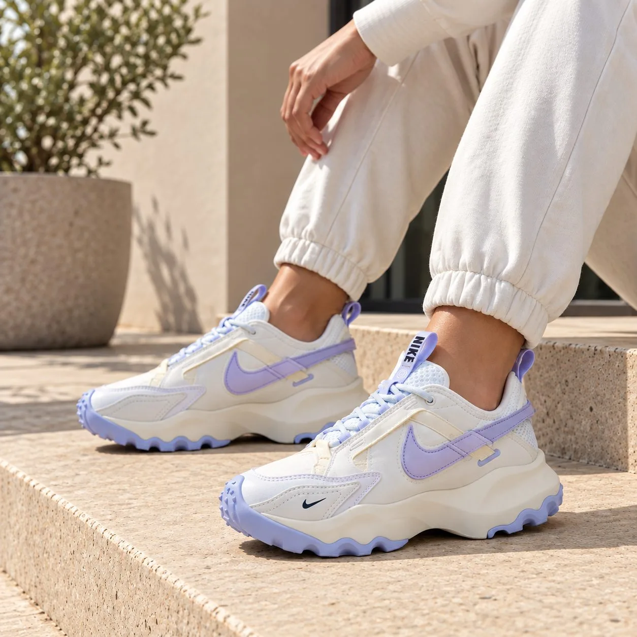 Nike (Women's) TC 7900 Premium Summit FD0385-121 — Size: 40