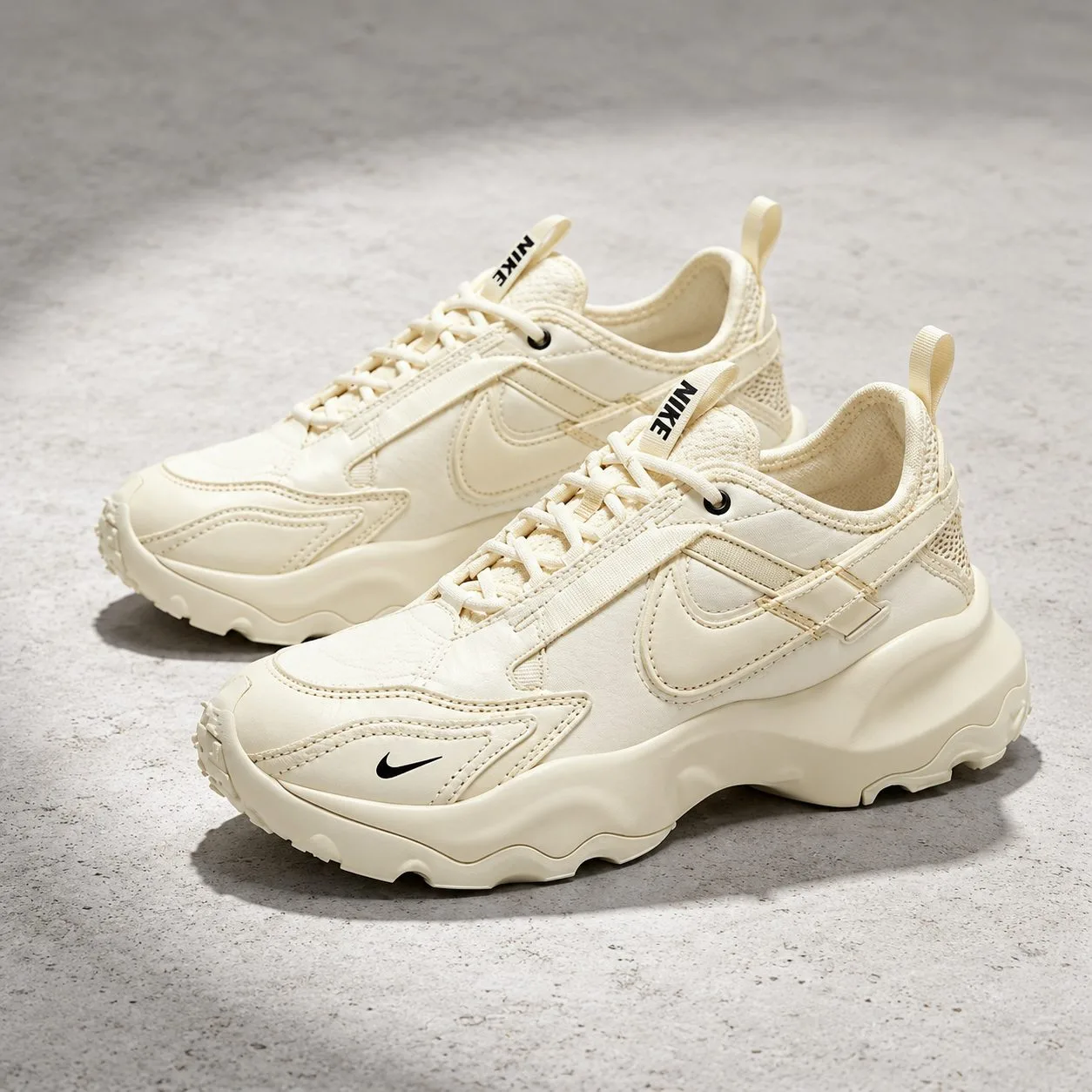 Nike Women's TC 7900 Sneakers DD9682-100 — Size: 38